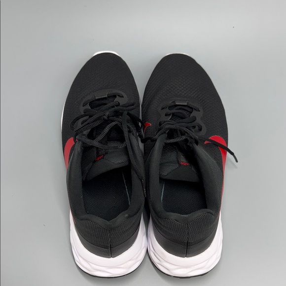Athletic_Shoes